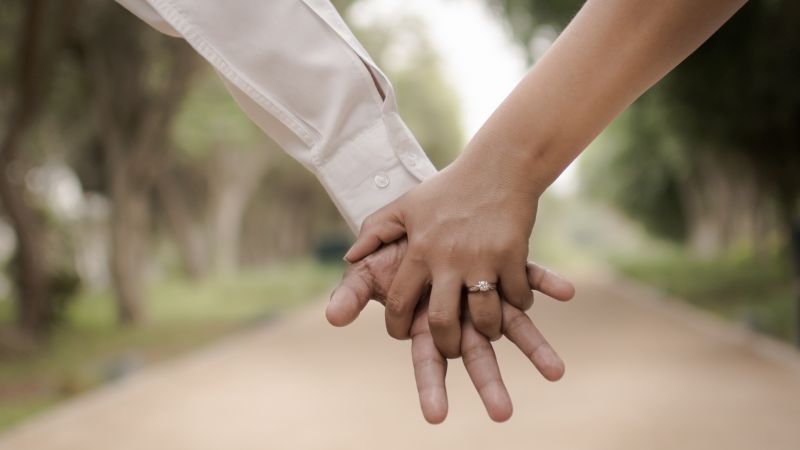 love image, hands, 4k (horizontal)
