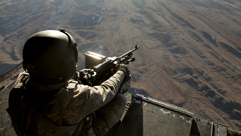 CH-47, Chinook, U.S. Army, soldier, machine gun, gunner (horizontal)