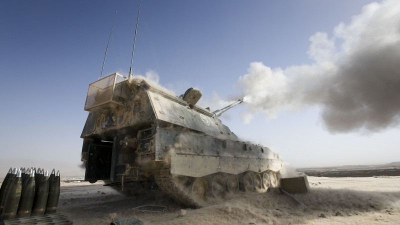 PzH 2000, howitzer, Panzerhaubitze, artillery, Bundeswehr, firing, dust (horizontal)