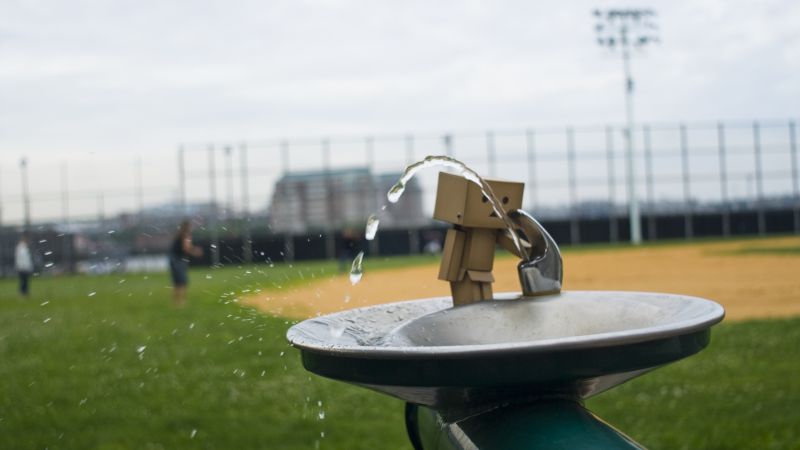 Danbo, water, 4K (horizontal)