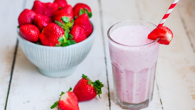 Milk shake, milk, strawberries, ice,  (horizontal)