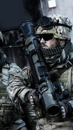 Carl Gustaf M4, recoilless rifle, Swedish Army (vertical)