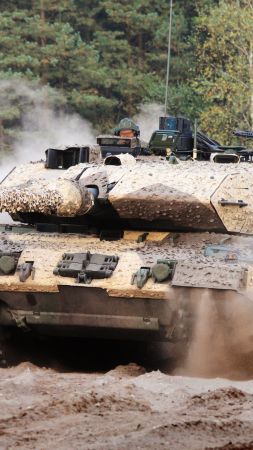Leopard 2A7, tank, German Army (vertical)