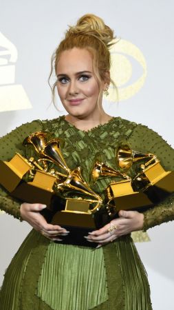 Adele, Grammy 2017, Grammy Awards, winner, dress (vertical)