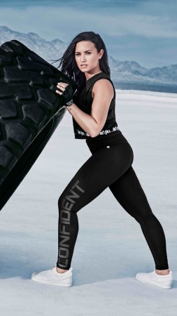 Demi Lovato, photo, 8k (vertical)