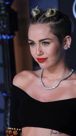 Miley Cyrus, photo, 4k (vertical)