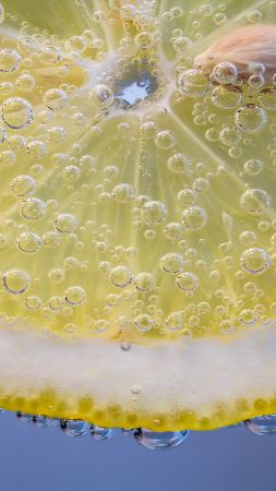 lemon, under water, 5k (vertical)