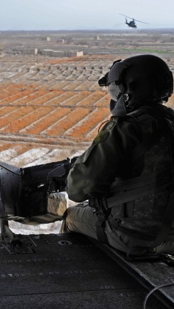 Canadian Armed Forces, soldier, helicopter, JTF, Afghanistan, Air Wing, MMG (vertical)