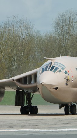 Handley Page, Victor, XM715, HP.123, bomber, tanker, aircraft, Royal Air Force, landing (vertical)