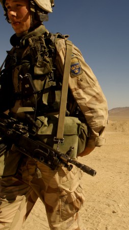 Combat Vehicle 90, CV90, Strf 90, Strf9040A, IFV, CV9040C, ARV, Swedish Armed Forces, soldier rifle (vertical)