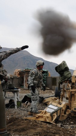 M777, howitzer, M777A2, artillery, soldier, U.S. Army, firing, mountain (vertical)