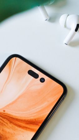 iPhone 14, Apple September 2022 Event (vertical)