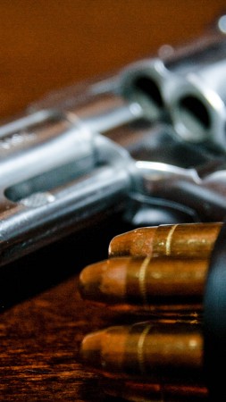 Smith & Wesson .357 Magnum Taurus, revolver (vertical)