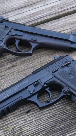Taurus PT92, gun (vertical)
