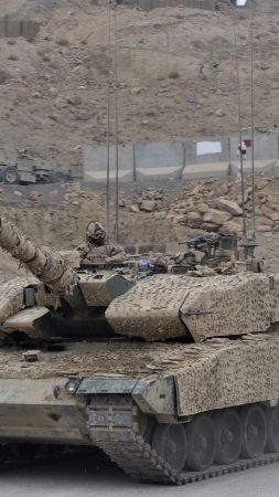 Leopard 2A6M, tank, German Army (vertical)