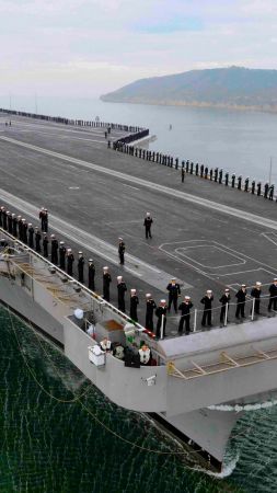 USS Ronald Reagan, CVN-76, lead ship (vertical)