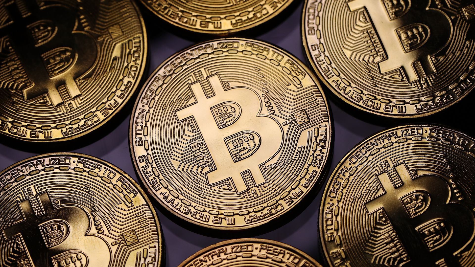Bitcoin, gold, 4K (horizontal)