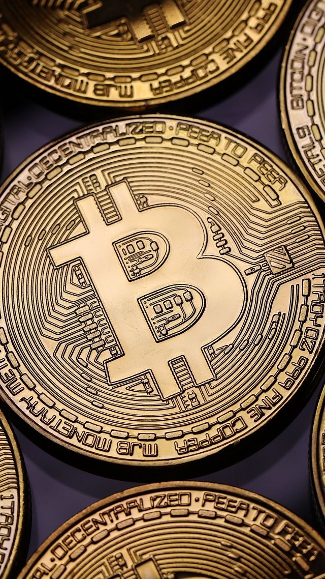 Bitcoin, gold, 4K (vertical)